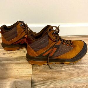 Men’s Merrell boots size 11. Worn but still in great condition.